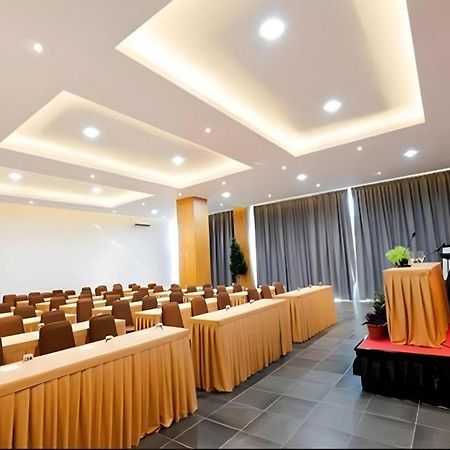 The Crew Hotel Kualanamu International Airport Μεντάν Εξωτερικό φωτογραφία