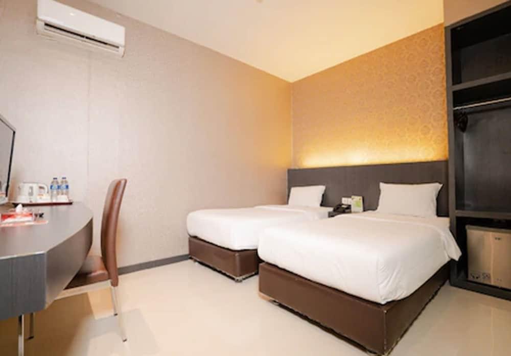 The Crew Hotel Kualanamu International Airport Μεντάν Εξωτερικό φωτογραφία