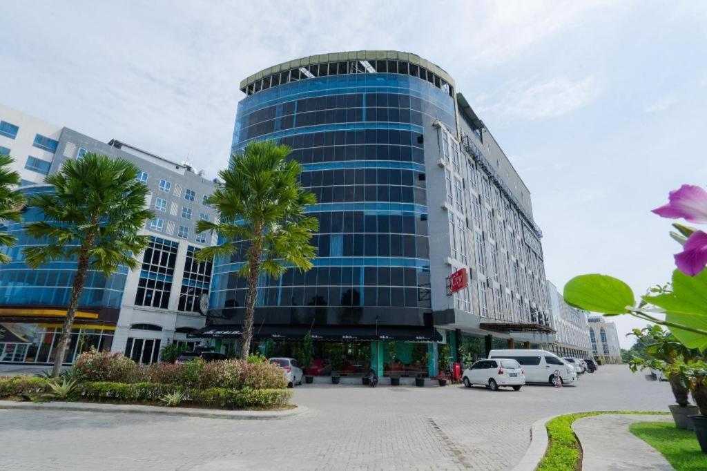 The Crew Hotel Kualanamu International Airport Μεντάν Εξωτερικό φωτογραφία