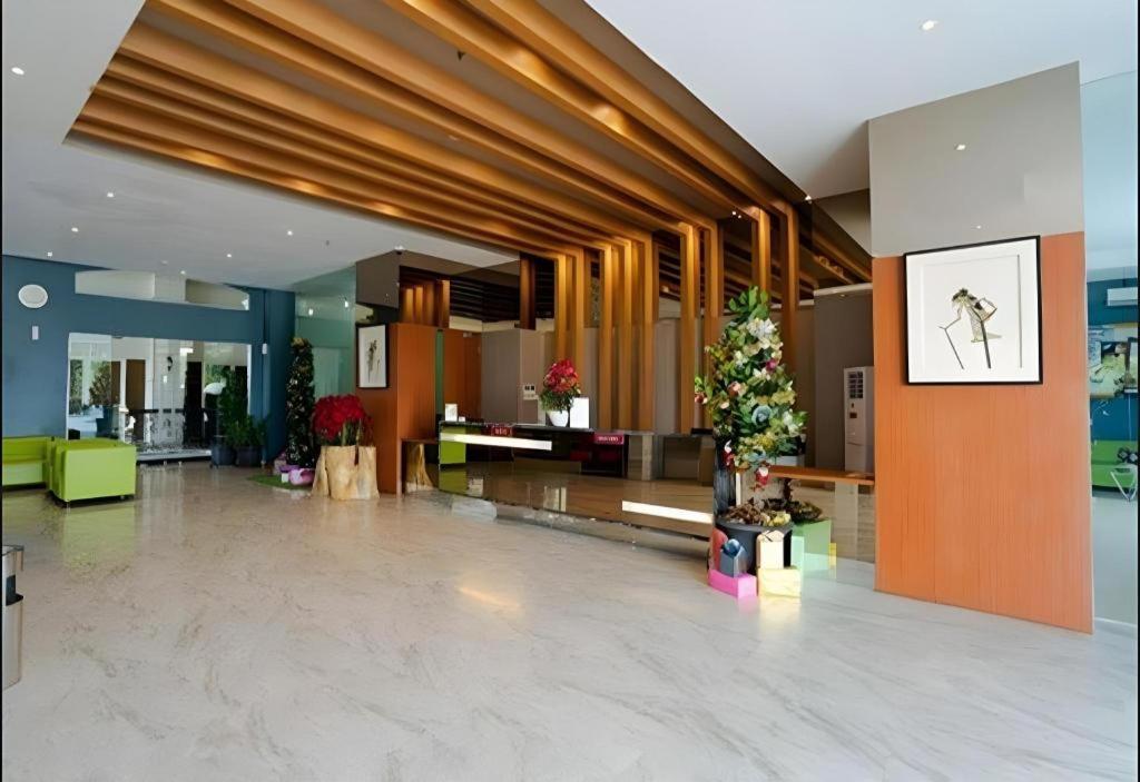 The Crew Hotel Kualanamu International Airport Μεντάν Εξωτερικό φωτογραφία