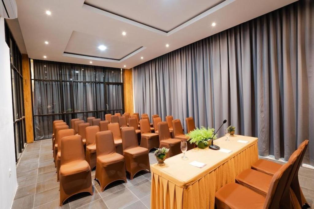 The Crew Hotel Kualanamu International Airport Μεντάν Εξωτερικό φωτογραφία