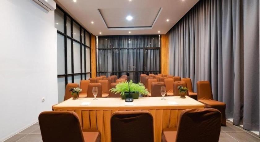The Crew Hotel Kualanamu International Airport Μεντάν Εξωτερικό φωτογραφία