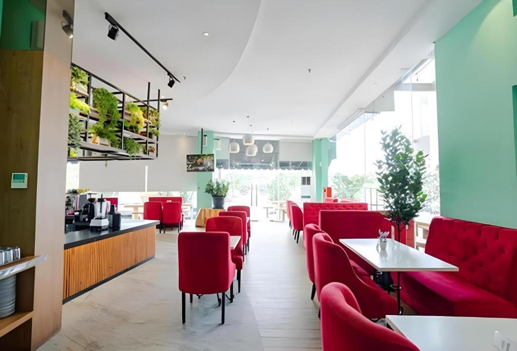 The Crew Hotel Kualanamu International Airport Μεντάν Εξωτερικό φωτογραφία