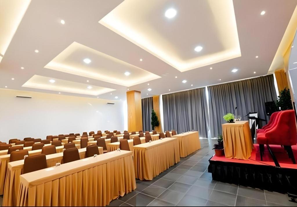 The Crew Hotel Kualanamu International Airport Μεντάν Εξωτερικό φωτογραφία